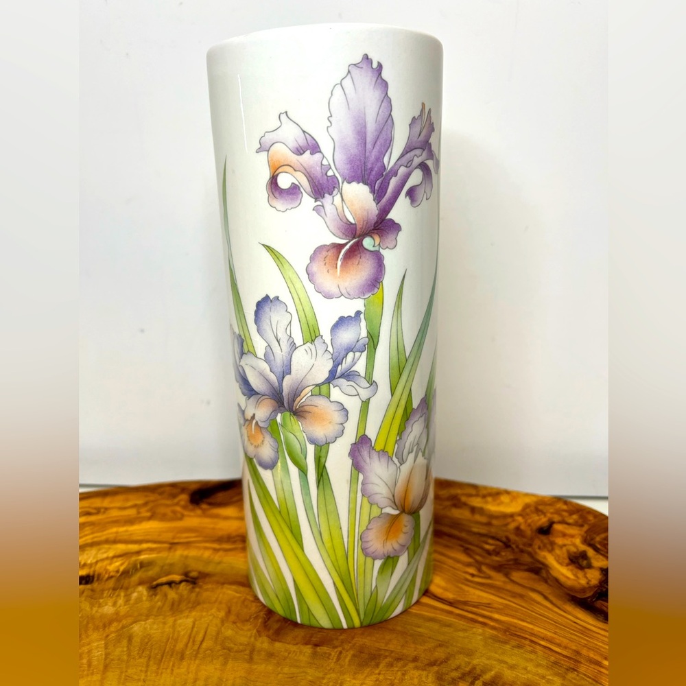 Sadler Floral Vase Iris Vintage 9” Tall Ceramic England EUC